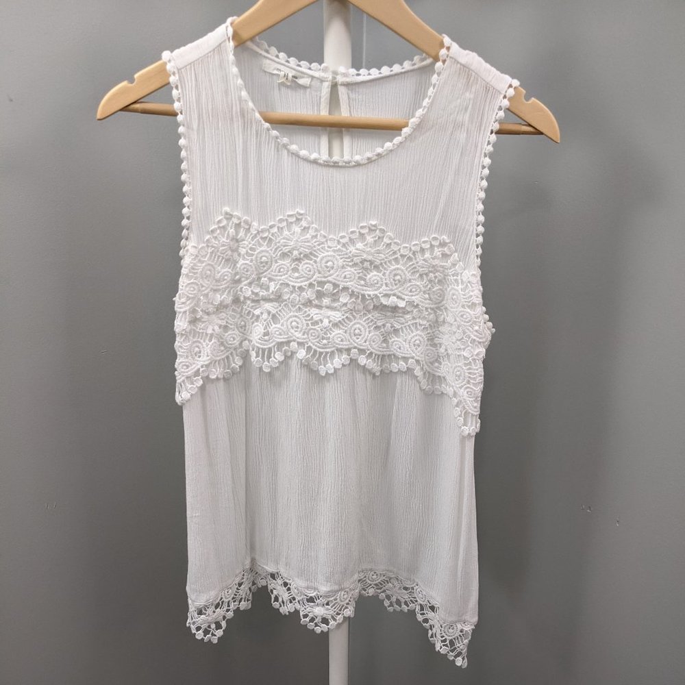 Maurices White Crinkle Lace/Crochet Fashion Top, S